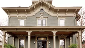 A Burlington B&B Artfully Mixes Old and New