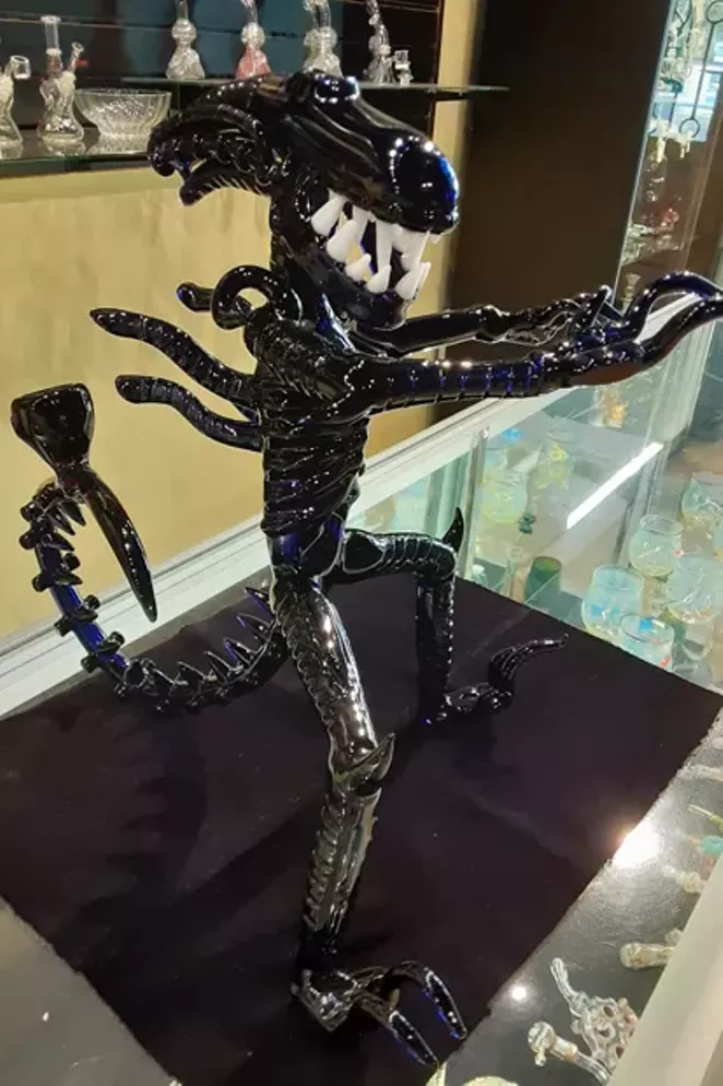 Flower Power Xenomorph Bong by Carsten Carlile. - TREVOR BRADFORD