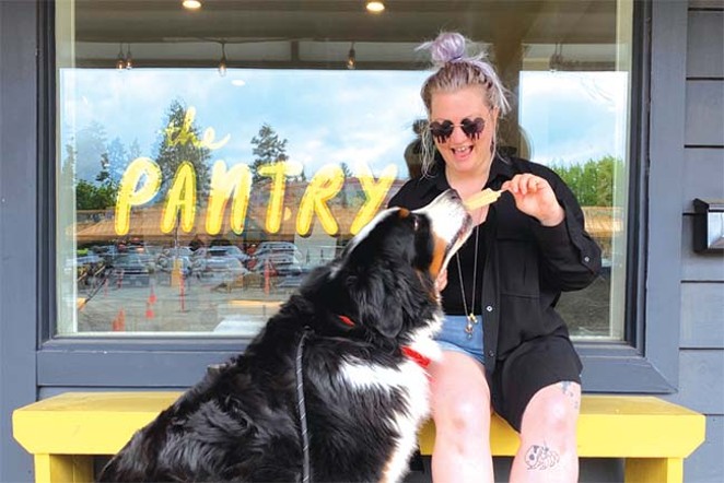 Snacking on a popsicle and hanging out in the shade with a pup. - @THEPANTRYBEND