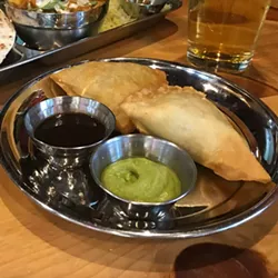 Crispy samosas - LISA SIPE