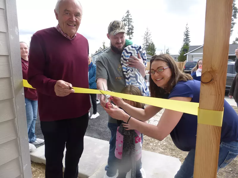 Previous Habitat for Humanity homeowners entering their home for the first time. - HABITAT FOR HUMANITY OF LA PINE-SUNRIVER