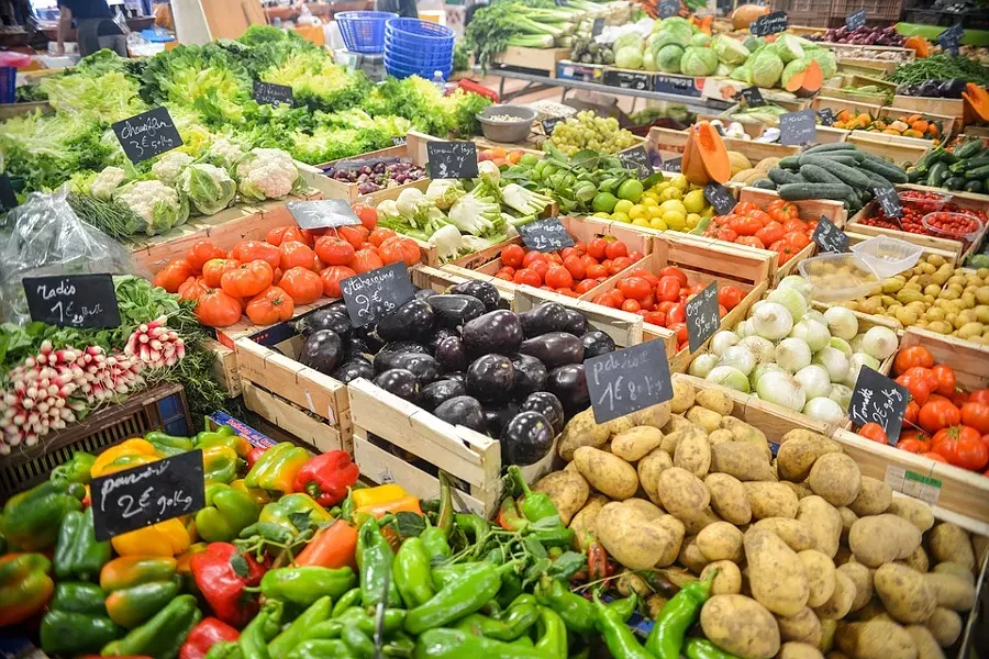 A farmers market. - PIXABAY