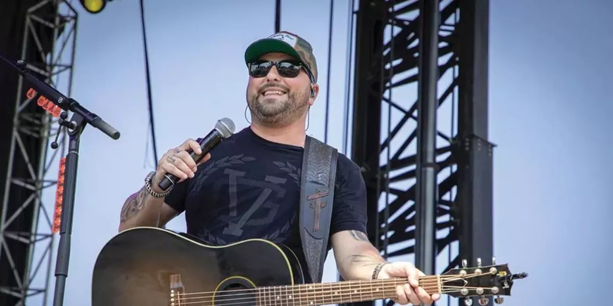 A Chat with Tyler Farr - Vimarsana News