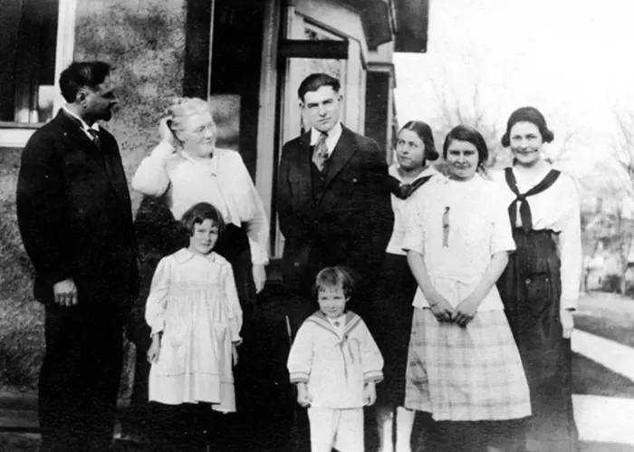 A photo of Dr. Clarence E. Hemingway (top left) and his wife, Grace Hall Hemingway (second from left), with their children, Carol, Ernest (top center), Leicester (bottom center), Ursula, Sunny, and Marcelline in Oak Park, Illinois, circa 1917. - FAMILY PHOTO/WIKIMEDIA COMMONS