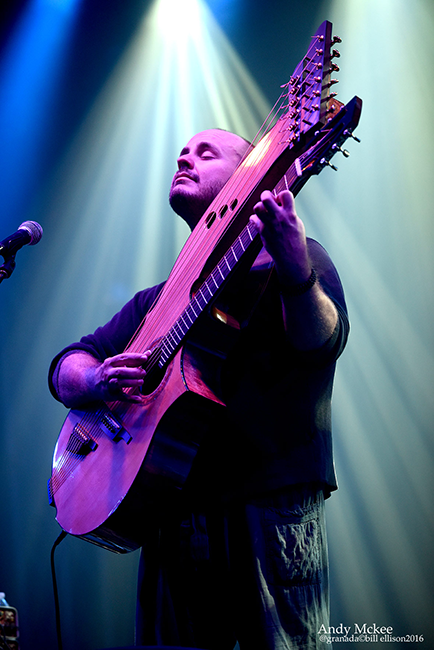 Andy McKee (Photo by Bill Ellison)