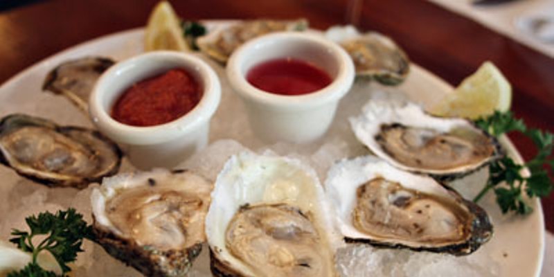 A dozen oysters at McCormick & Schmick — yes, please