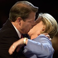 Al Gore makes out with his wife Tipper, DNC 2000