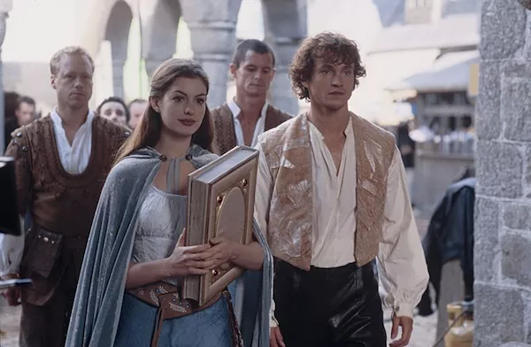 Anne Hathaway and Hugh Dancy in Ella Enchanted (Photo: Lionsgate)