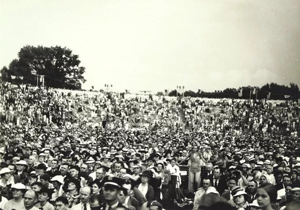 Charlotteans gather at Memorial Stadium to greet the president -- President Roosevelt, that is. In 1936.