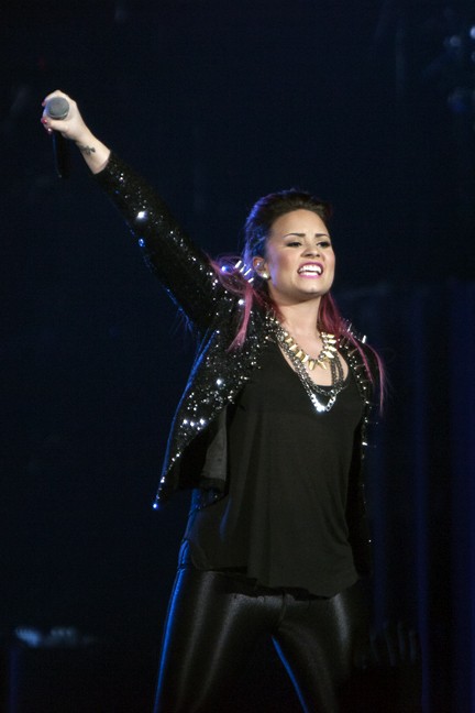 Live review: Demi Lovato, Time Warner Cable Arena (2/23/2014) | The CLog