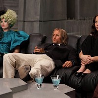 Elizabeth Banks, Woody Harrelson and Jennifer Lawrence in The Hunger Games (Photo: Murray Close / Lionsgate)