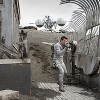 EMPIRE STATE OF MIND: A wary Jack (Tom Cruise) patrols the remains of a New York landmark in Oblivion. (Photo: Universal)