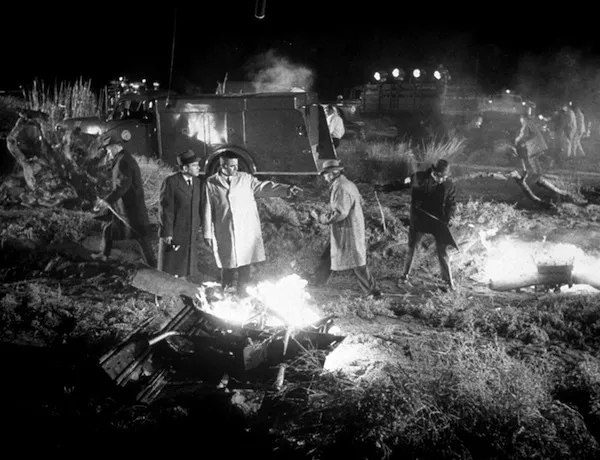 Glenn Ford (pointing) in Fate Is the Hunter (Photo: Twilight Time)