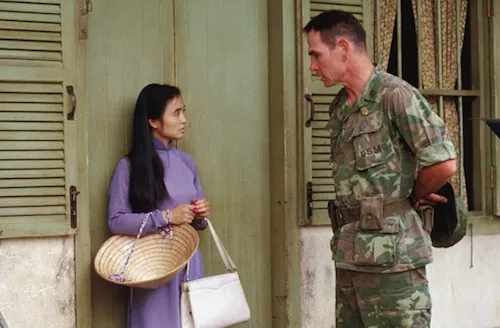 Hiep Thi Le and Tommy Lee Jones in Heaven & Earth (Photo: Twilight Time)