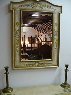 JARED NEUMARK - The haunted mirror inside Antique Kingdom