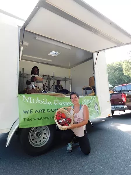 Alisha Pruett (foreground) sets up shop in Druid Hills with Trenisha Birtha and her sons. (Photo by Dana Vindigni)