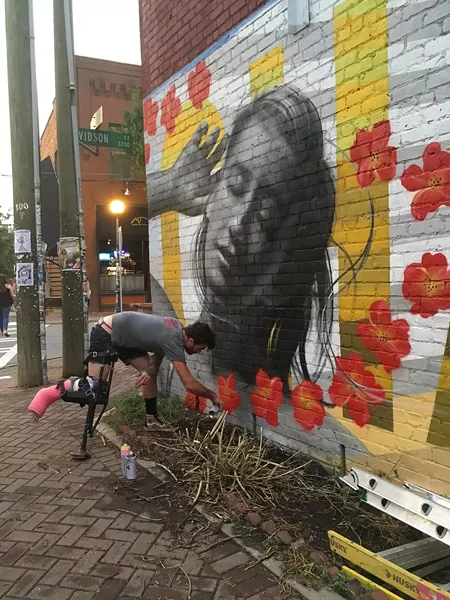 Old Peg Leg works on the mural. (Photo by Teresa Hernandez)