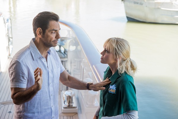 Eugenio Derbez and Anna Faris in Overboard (Photo: Lionsgate)