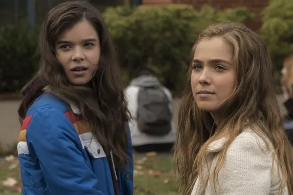 Hailee Steinfeld and Haley Lu Richardson in The Edge of Seventeen (Photo: STX & Universal)