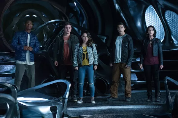 RJ Cyler, Dacre Montgomery, Becky G., Ludi Lin and Naomi Scott in Power Rangers (Photo: Lionsgate)
