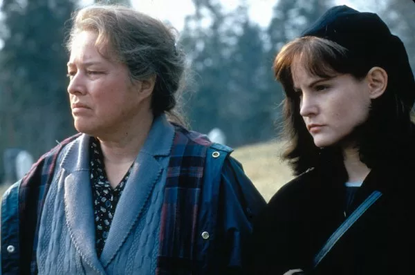 Kathy Bates and Jennifer Jason Leigh in Dolores Claiborne (Photo: Warner)