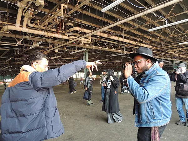 Carey J. King stays focused at a recent photo walk. (Photo by Ryan Pitkin)