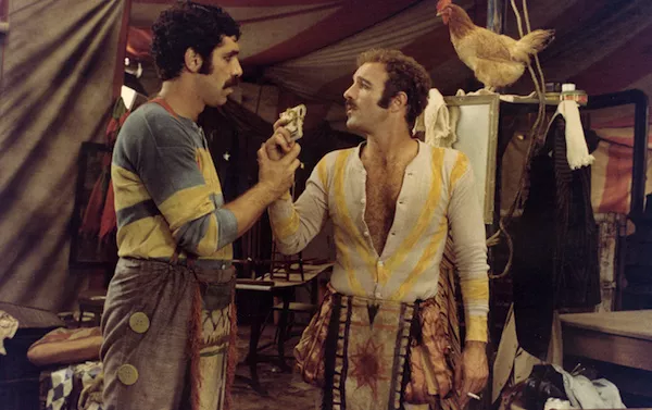 Elliott Gould and James Caan in Harry and Walter Go to New York (Photo: Twilight Time)