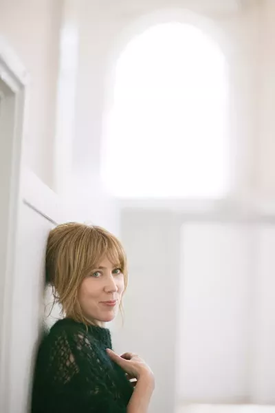 nh_beth-orton_sugaring-season-press-shot-3_jo-metson-scott.jpg