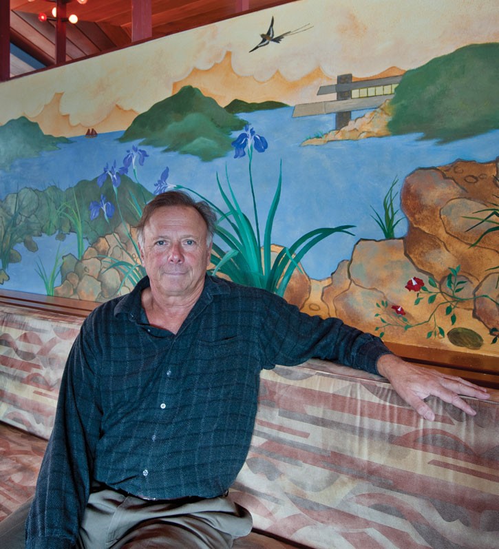 Joe Massaro in front of a mural he commissioned for the house, based on a mural in Wright’s Socrates Zaferiou House in Blauvelt, NY. (Note the Massaro House in the mural.)