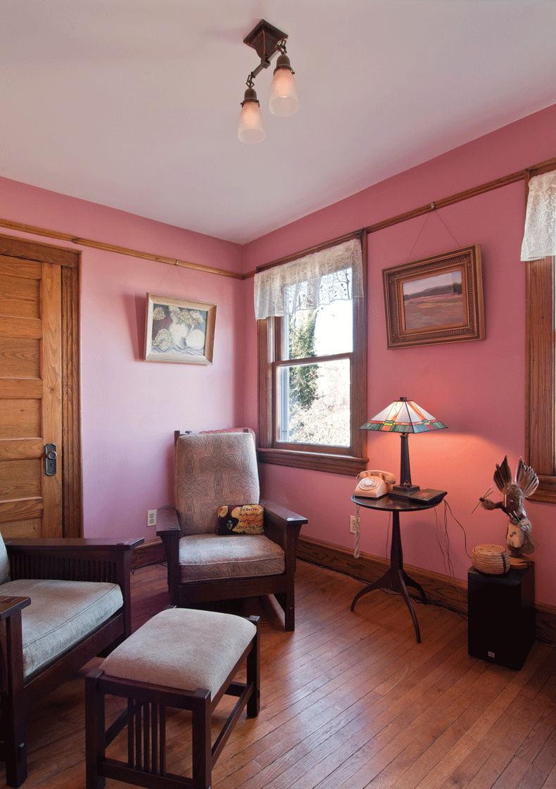 Prager realized after painting the walls this color that it was actually an appropriate historic color for the house. - DEBORAH DEGRAFFENREID