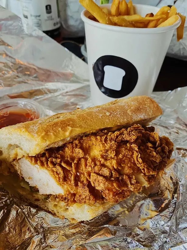 Fried chicken sandwich - MATEO DIAZ