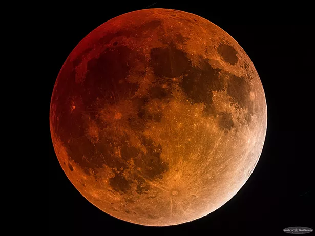 High-Resolution Total Lunar Eclipse - GUILLAUME DOYEN