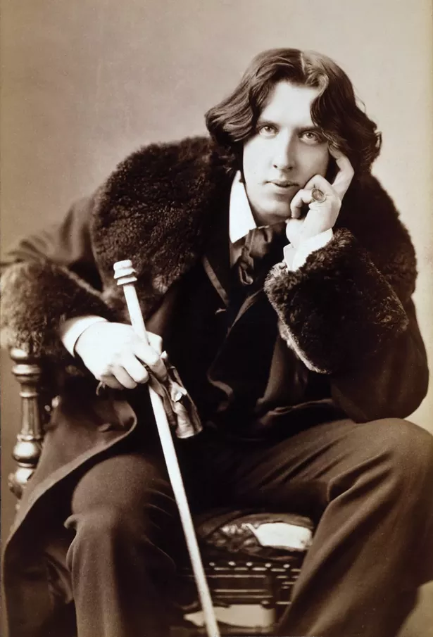 guide_--_walt_wilde_--_oscar_wilde_seated.jpg