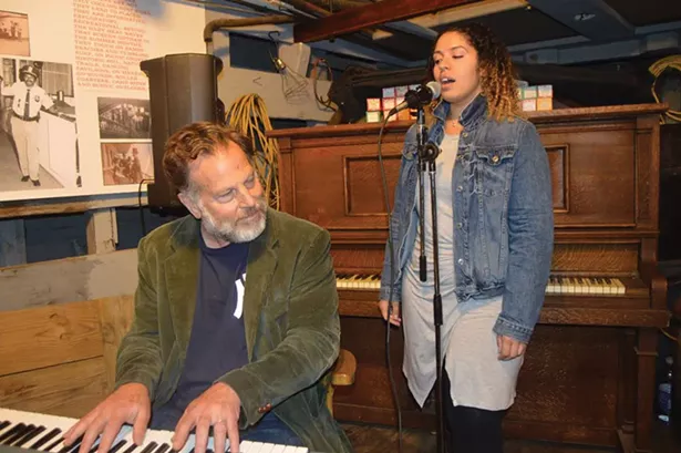 Peter Wetzler and Eleni Reyes performing on the barge Pennsy 399 (Gloria Waslyn).