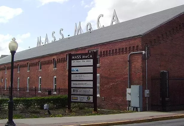 800px-mass_moca_1.jpg