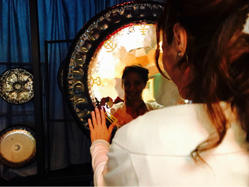 lea_mirror.png