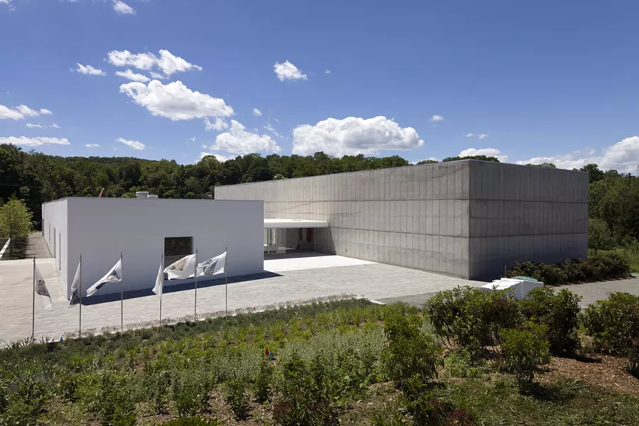 magazzino_exterior.jpg