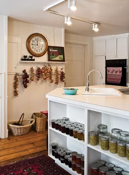 “It’s a wonderful kitchen for entertaining,” explains Callan. “Bill is an amazing cook and it’s enjoyable to watch him when he cooks, he’s a little theatrical.” - DEBORAH DEGRAFFENREID