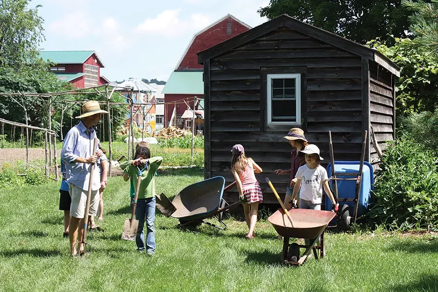art-of-biz_hva_farm-work.jpg