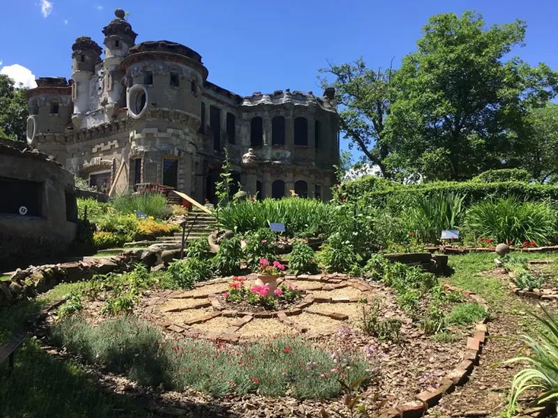 residence_wheel_garden_view.jpg