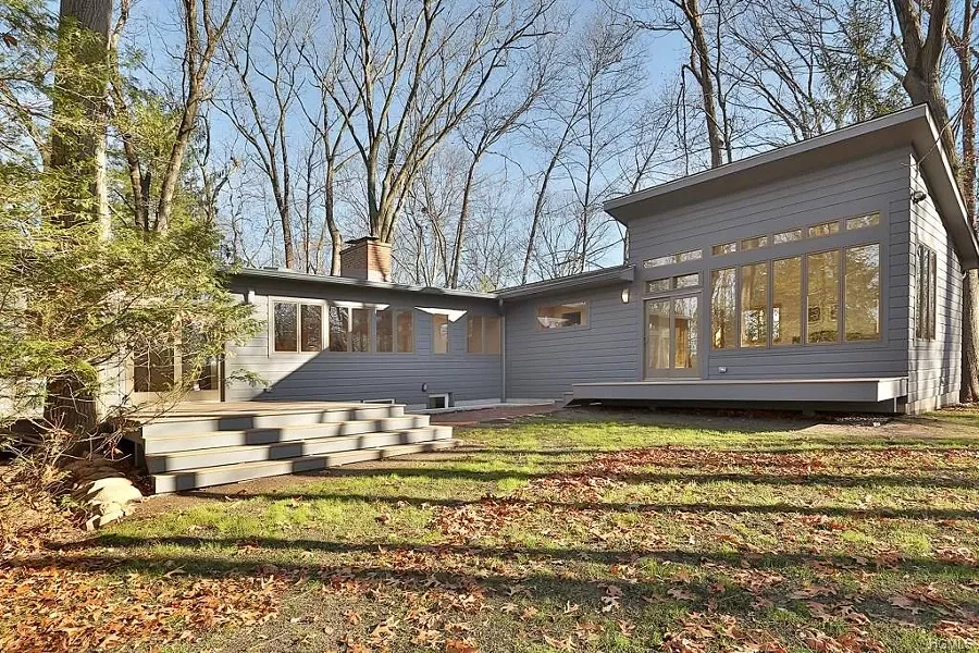 PHOTOS COURTESY OF MID-CENTURY MODERN HUDSON VALLEY