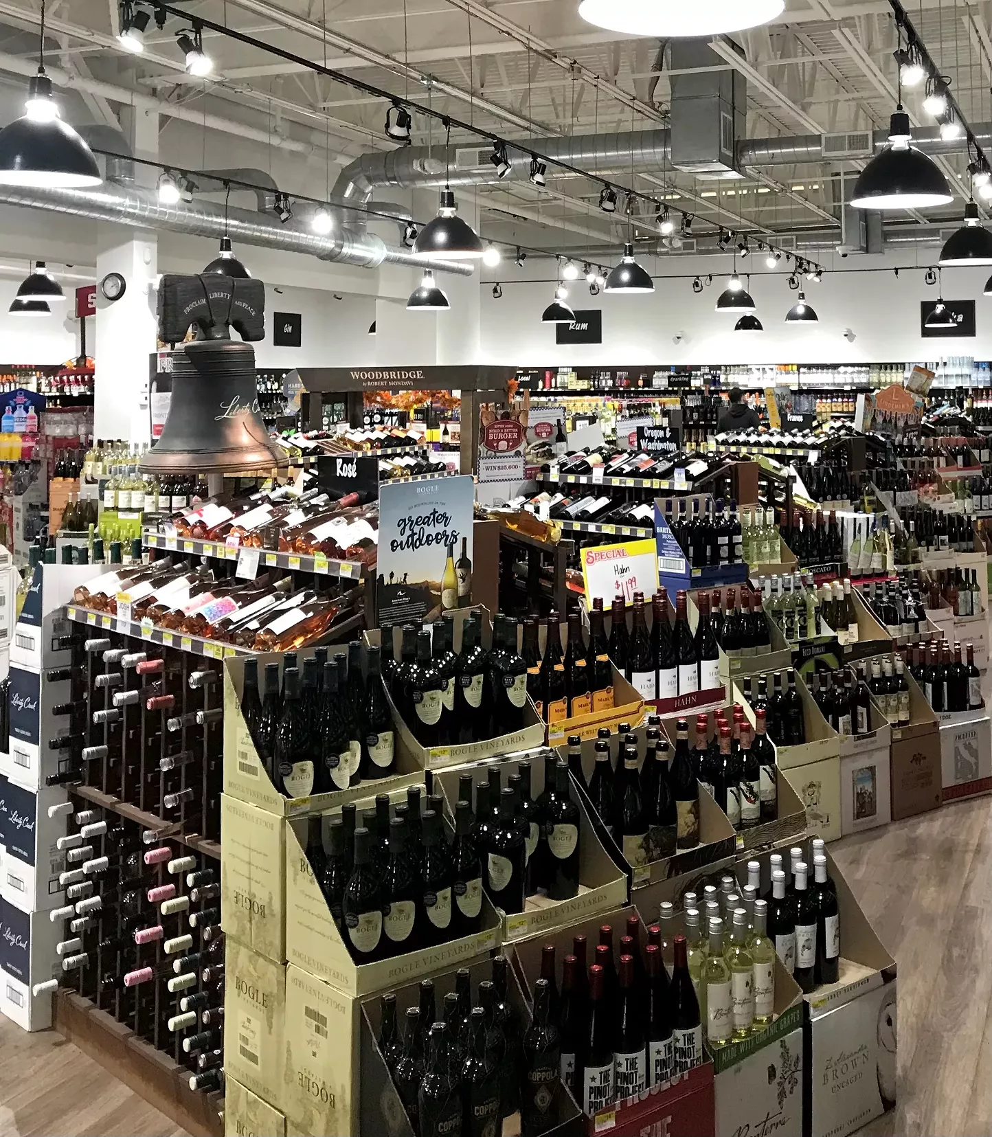 Raise a Toast: Thruway's Wine and Liquor Consultant Takes the Anxiety Out of Wedding Beverage Planning | Sponsored | Weddings | Hudson Valley - Vimarsana News