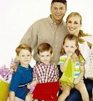 Texas family arouses suspicions after showing up at Tower City with actual money.