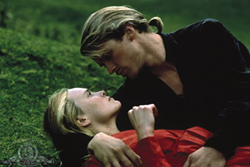 WESTLEY AND HIS PRINCESS (CARY ELWES AND ROBIN WRIGHT).
