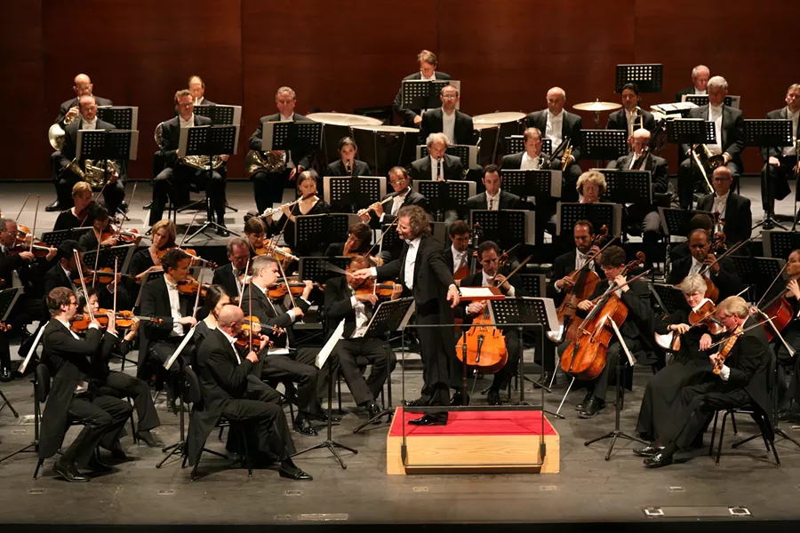 Welser-Möst directing the orchestra in 2008. - PHOTO BY LELLI E MASOTTI - FLICKRCC