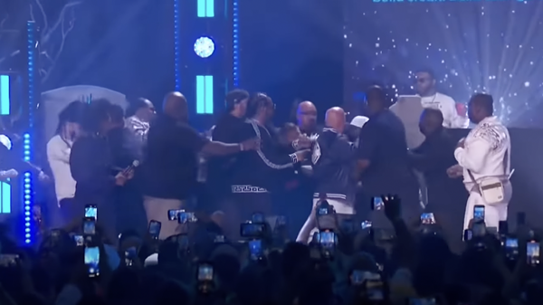 Bizzy Bone Threw a Bottle and Instigated a Fist Fight at Last Night's Bone Thugs and Three 6 Mafia Verzuz - Vimarsana News