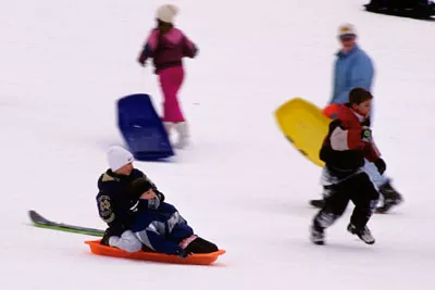 sledding-in-cleveland-metroparks-with-family.jpg
