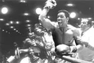 Will Smith's beefed-up portrayal of Ali could make him a contender with the Academy.