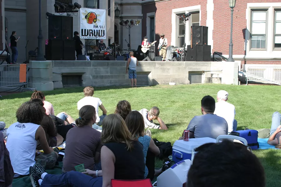img_0166crowd.jpg