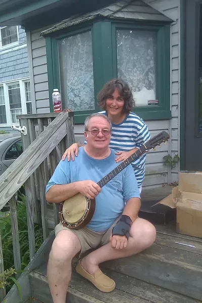 Bob Zentz and Jeanne McDougall and Zentz’s Shackleton banjo replica.